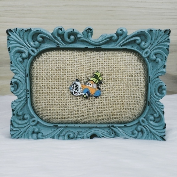 Disney Characters as Cars - Goofy Pin - Picture 1 of 3